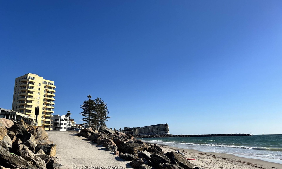 Glenelg North Apartment | GLENELG beach front 2 BEDROOM UNIT