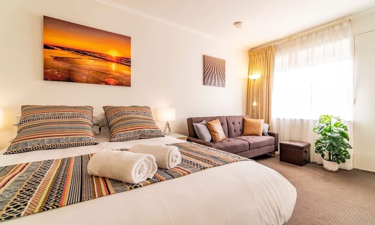 Glenelg Apartment | Glenelg Central Studio | wifi + parking