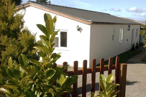 Usk House | Glenview Lodge accommodation, Monmouthshire