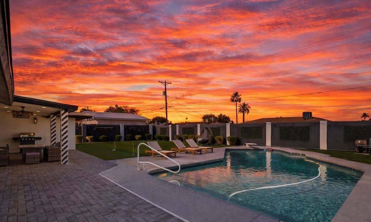 Scottsdale Country Acres House | Glimmer-Sparkling Pool & Mini Golf-Near Old Town
