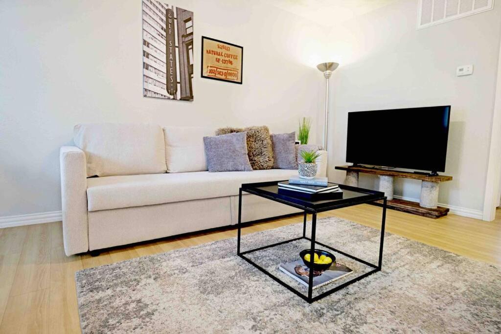 Old East Dallas Apartment | Global Cup Dwell By Design & Arboretum Tickets Included