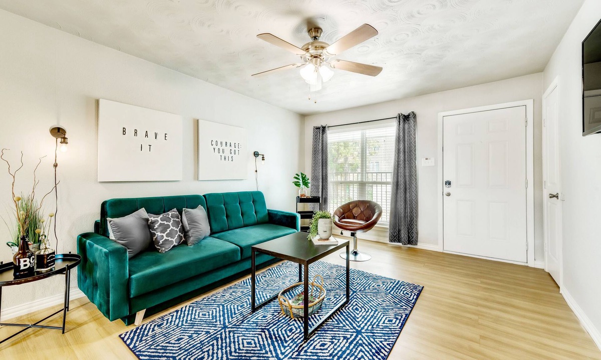 Old East Dallas Apartment | Global Cup The Art Deco & Arboretum Tickets Included