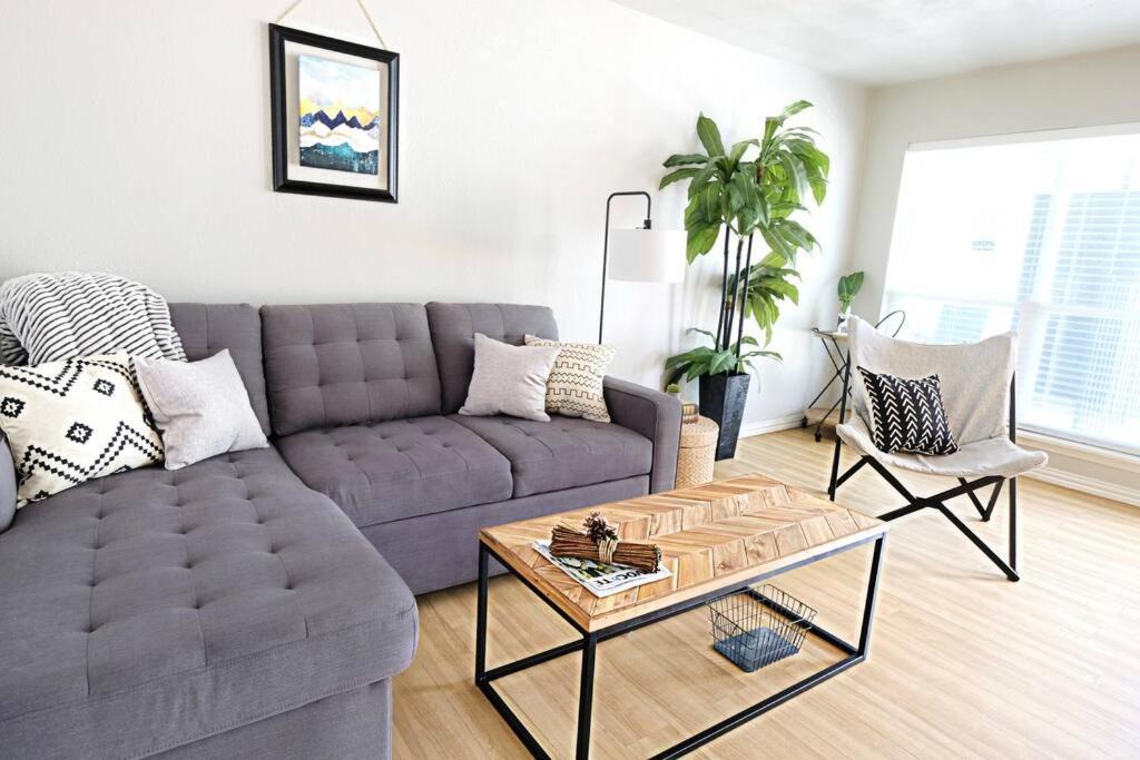 Old East Dallas Apartment | Global Cup The City Escape & Arboretum Tickets Included
