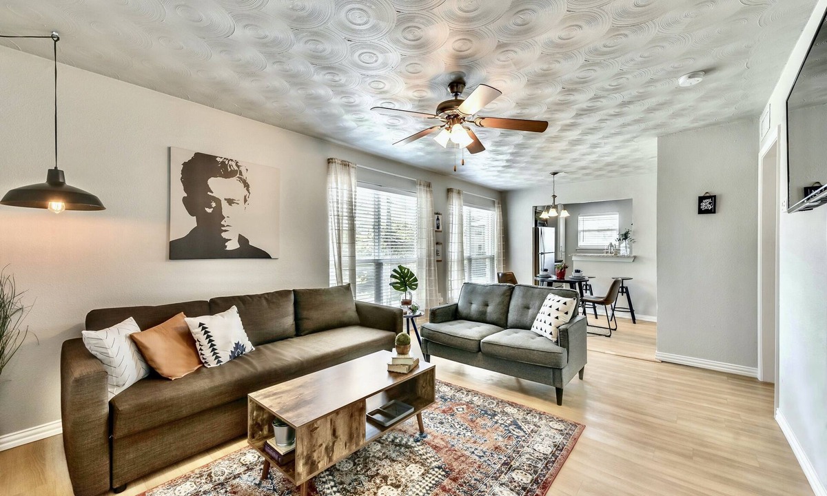 Old East Dallas Apartment | Global Cup The Swank ARBORETUM TICKETS INCLUDED