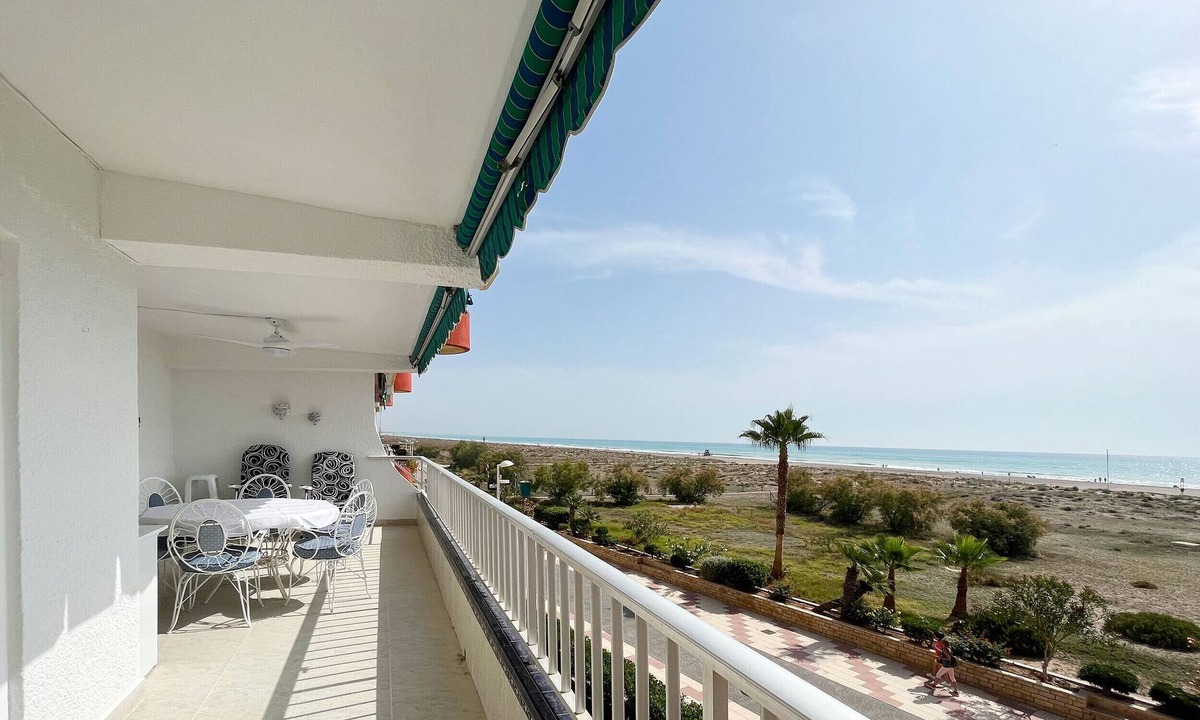 Canet de Berenguer Apartment | Global Vacacional: Beachfront apartment, Canet de Berenguer