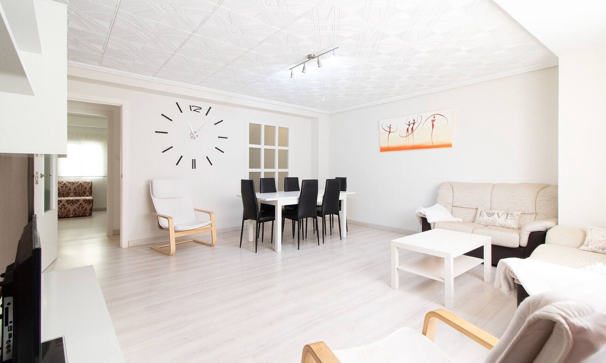 Sagunto Apartment | Global Vacacional: 4-bedroom apartment 100 m from the beach