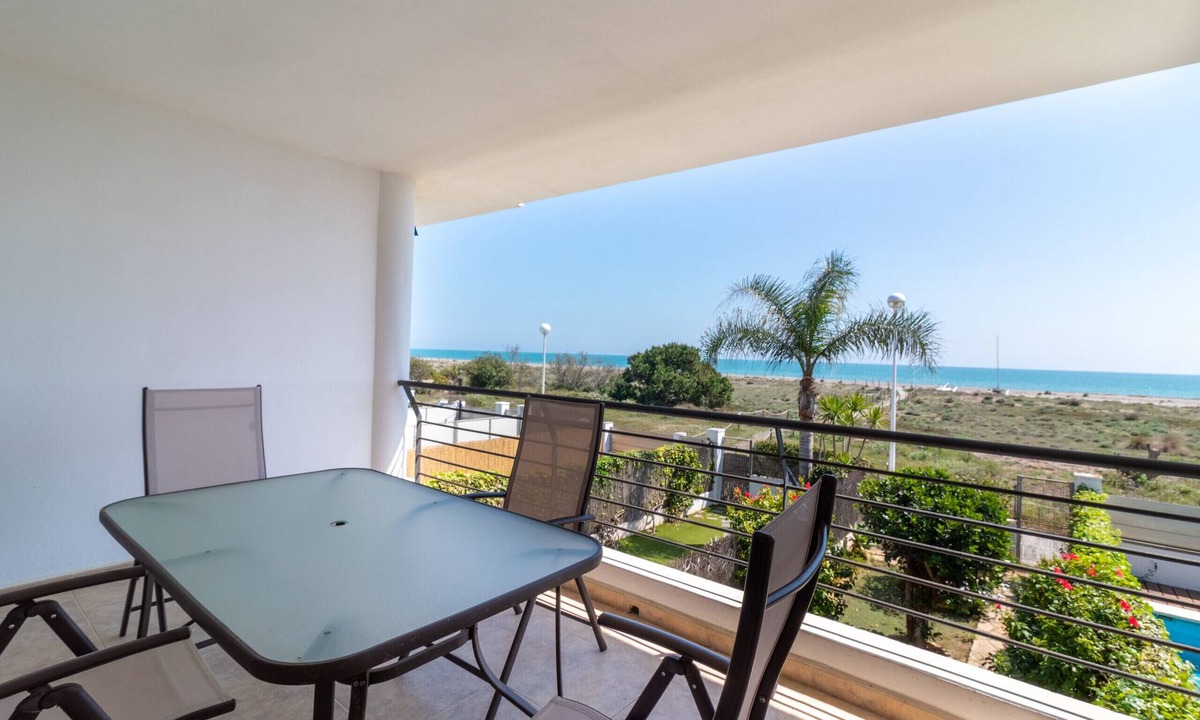 Playa de Almarda Ski Chalet | Global Vacacional: Front line beach townhouse with sea views