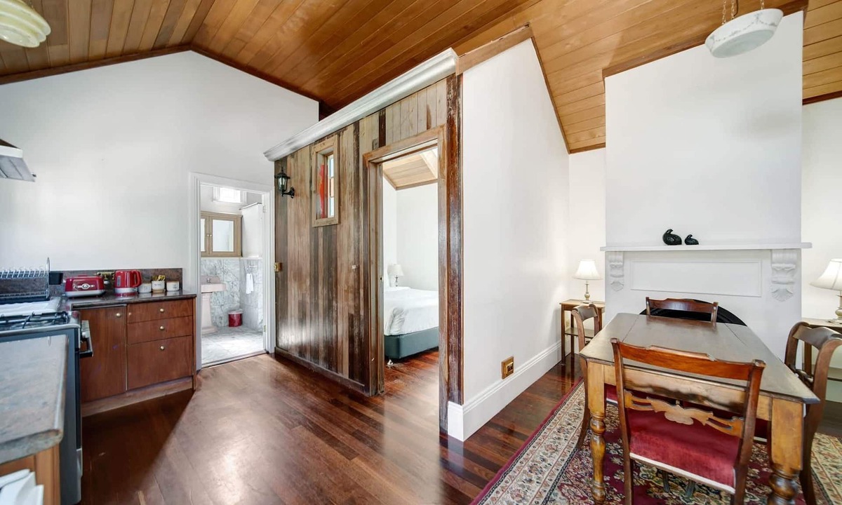 Castlemaine House | Globe Cottage