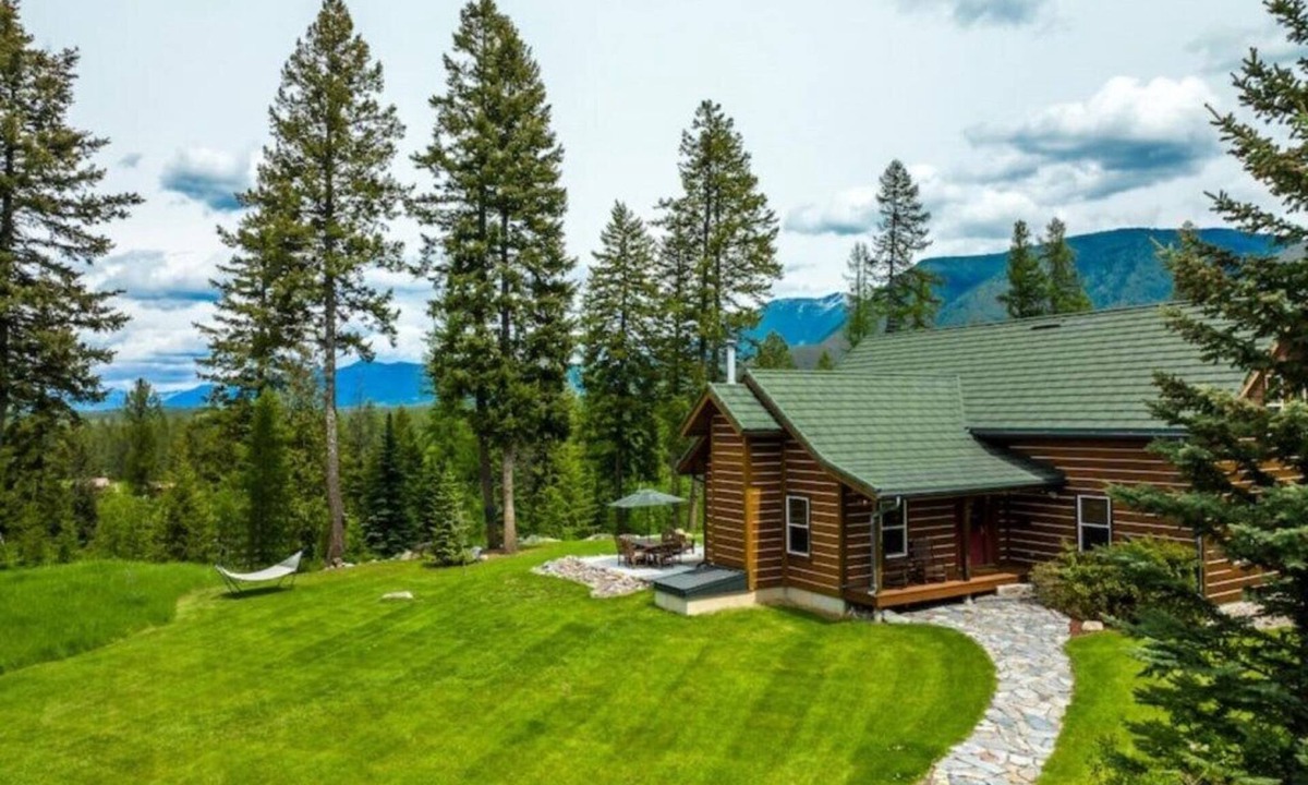 Coram House | Glorious Montana Haven, Views, and Hot Tub