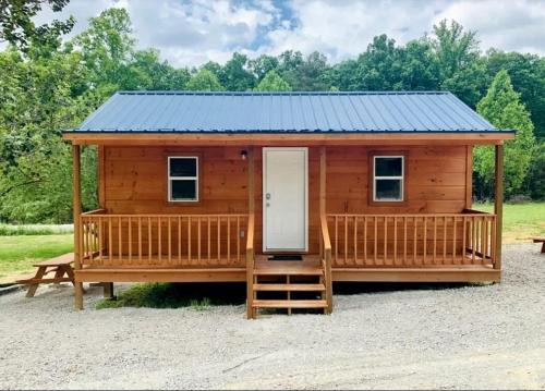Jamestown House | Glorious Rustic Wooden Cabin in Jamestown, Tennessee