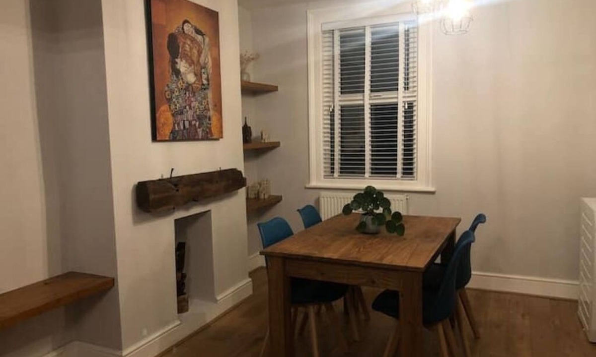 Horfield House | Gloucester Rd 2 mins away - Fab, trendy house