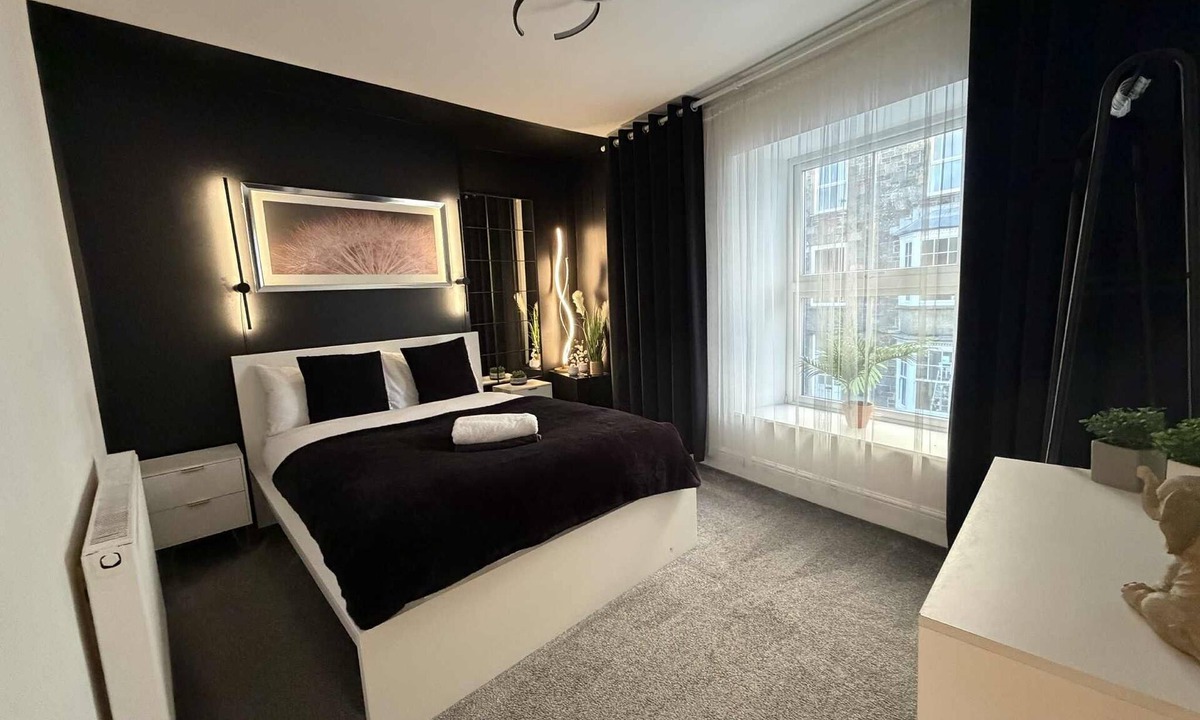 Lampeter Apartment | Glow Stay