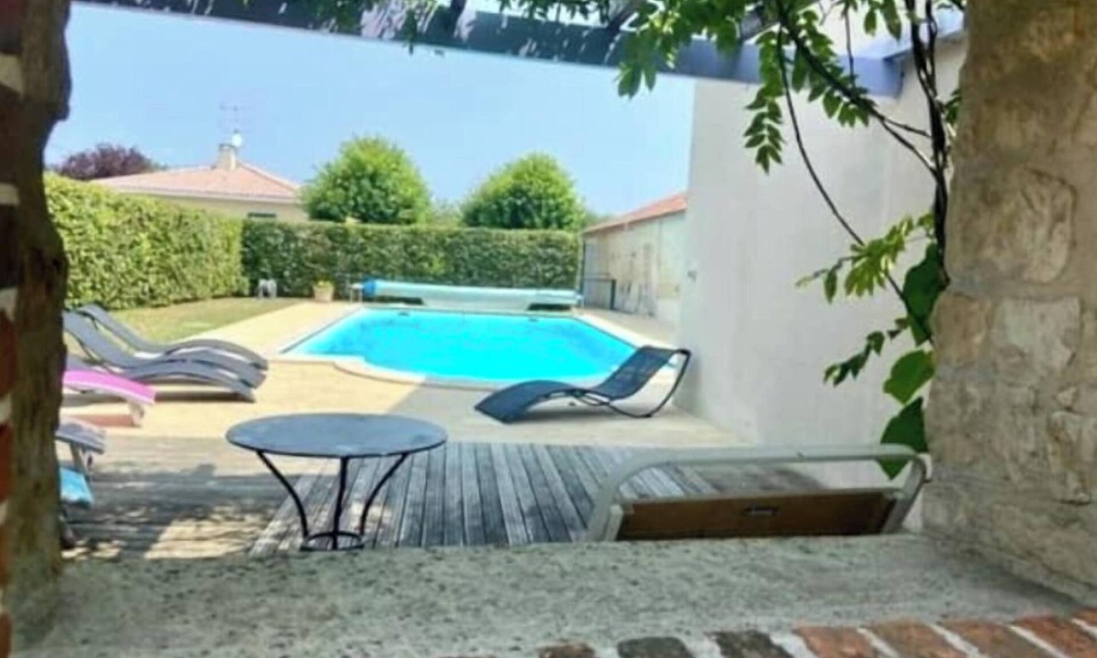 Nalliers House | Glycine, gîte sleeps 7