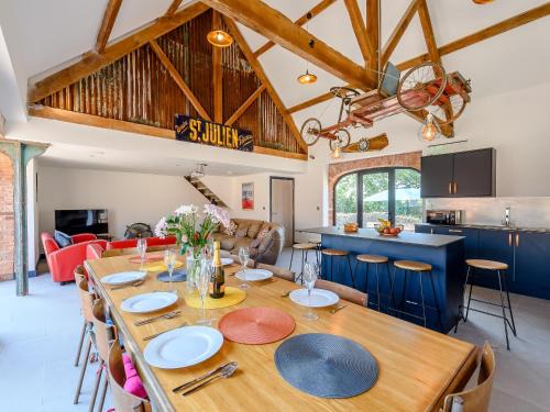 Huntley House | Go Cart Barn