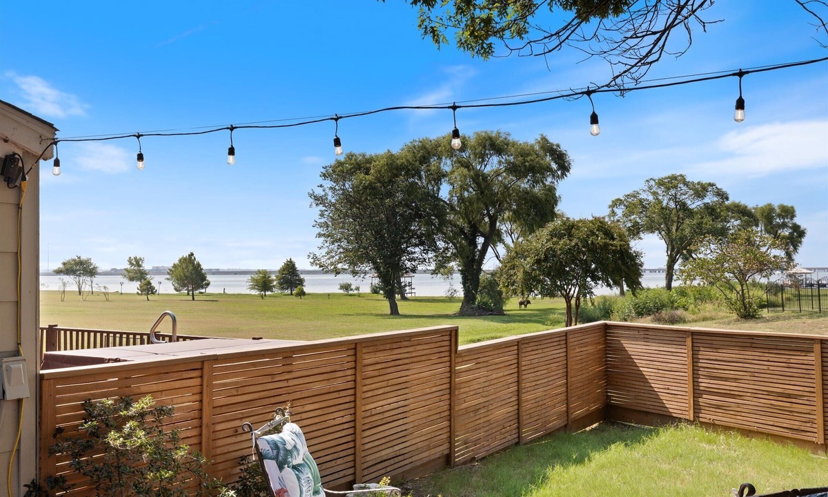 Rowlett House | Go jump in the Lake-Ray Hubbard