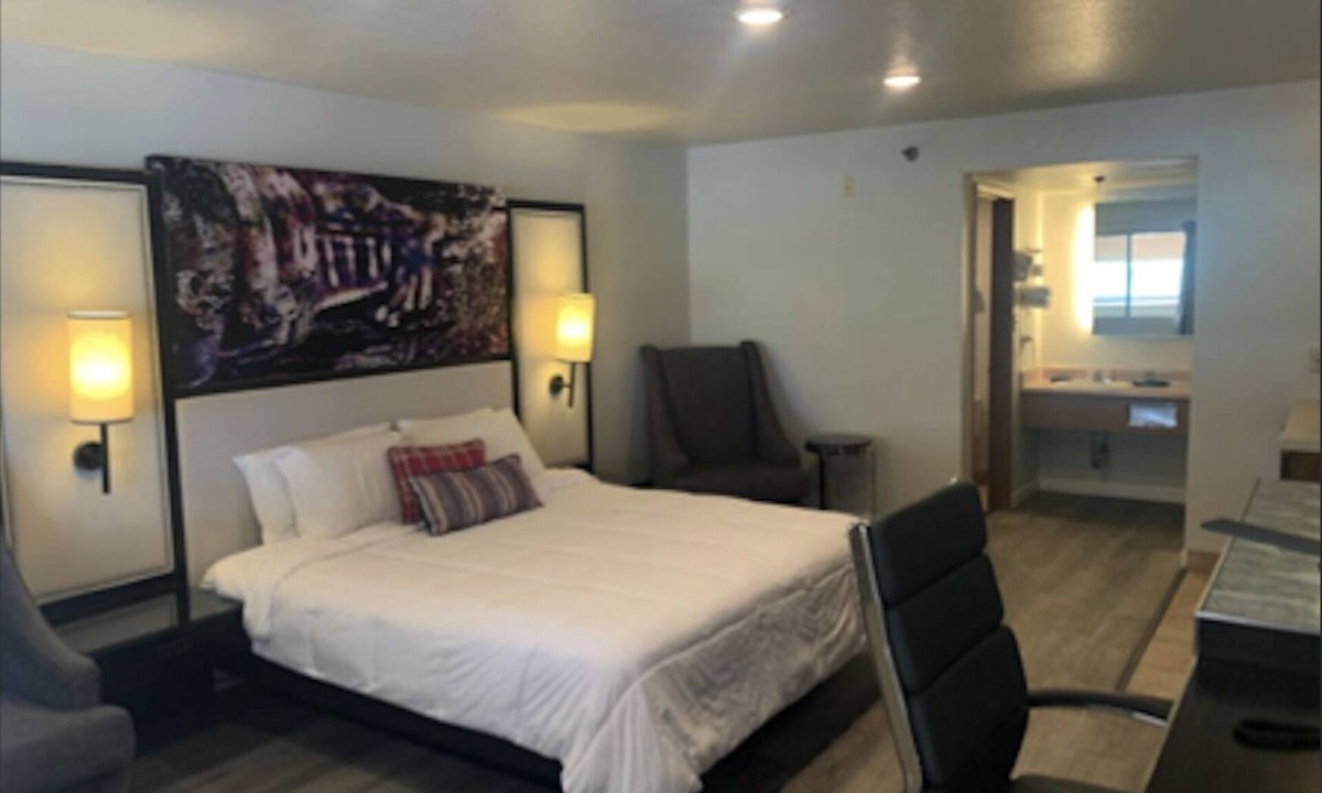 El Paso Hotel | GO2 Inn & Suites by Relianse