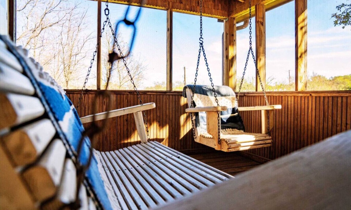 San Marcos Cabin | Goat-Tastic Retreat: Tub, Fire Pit, Porch & Pool