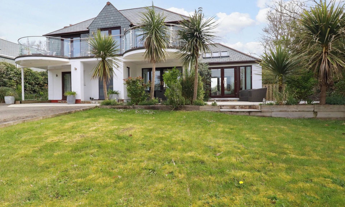 Trebetherick Cottage | GOATSLAND, pet friendly, luxury holiday cottage in Trebetherick