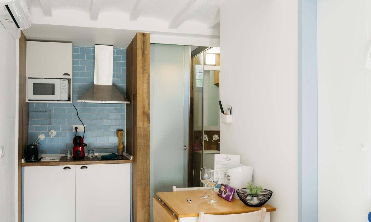 Old Town Apartment | Godello Harbor's Light