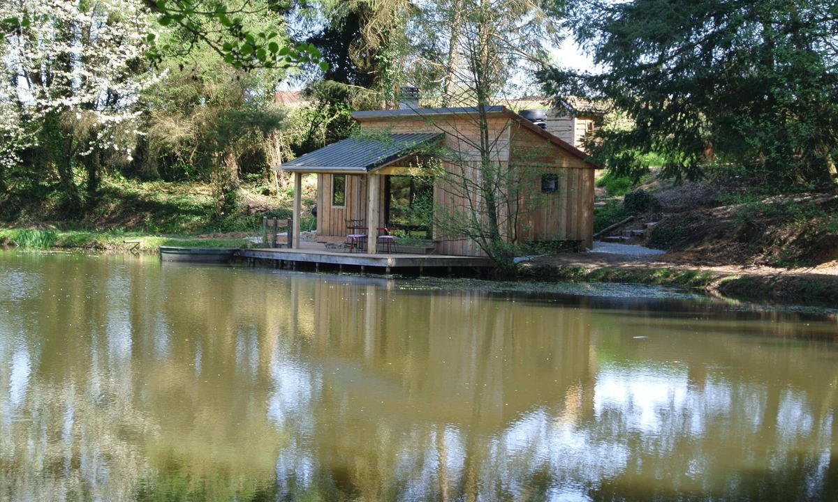 Saint-Priest-les-Fougeres Cabin | GoGreen Cabin in the heart of rural France on a private lake