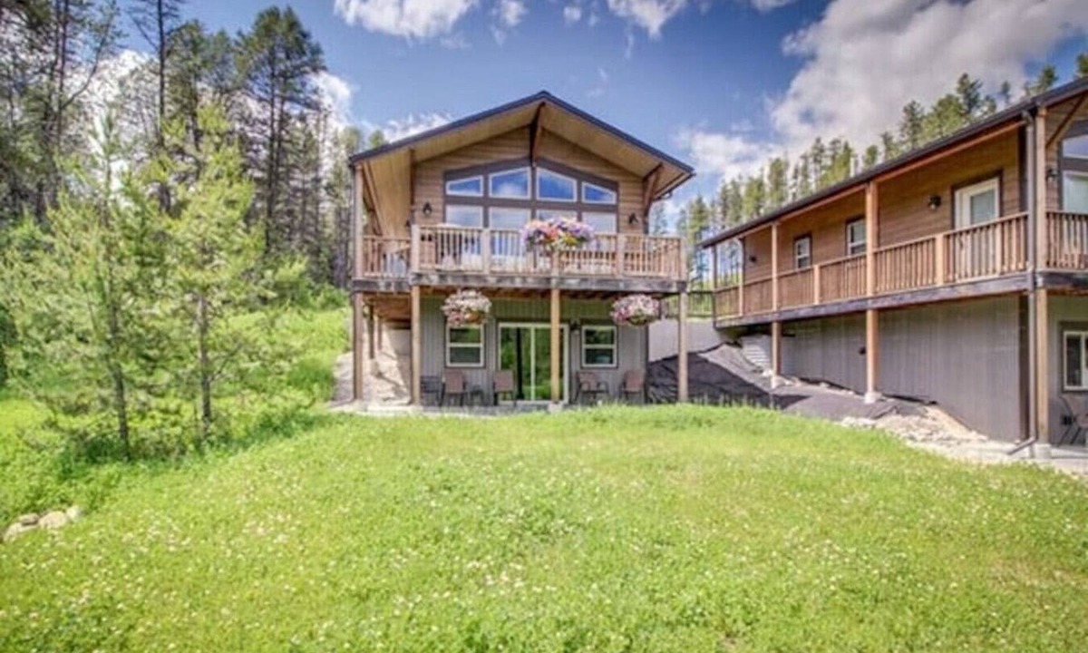 West Glacier Ski Chalet | Going to the Sun Chalet D/Gateway Chalet