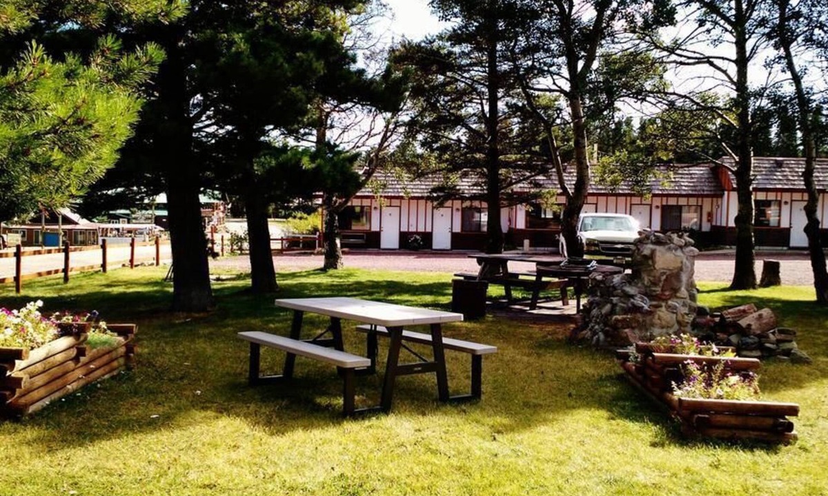 Browning Hotel | Going-To-The-Sun Inn & Suites