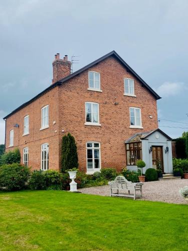 Chester Bed & Breakfast | Golborne Manor Bed and Breakfast