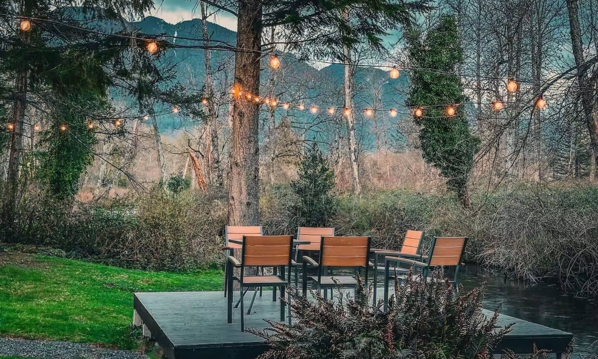 Gold Bar House | Gold Bar Basecamp – Modern and spacious riverfront home w/hot tub