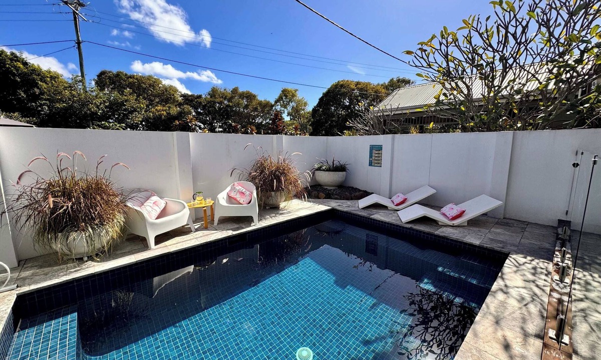 Miami House | Gold Coast Miami Beach House With Pool & Parking