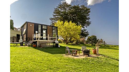 Ross Creek House | Gold Meadows by Tiny Away