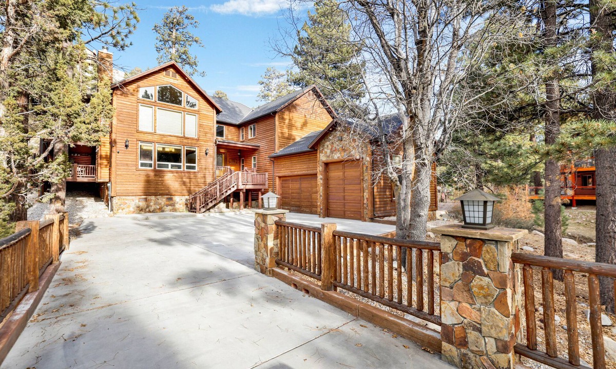Eagle Mountain Estates Cabin | Gold Rush Lodge Luxe Log Cabin Chalet at Big Bear Lake