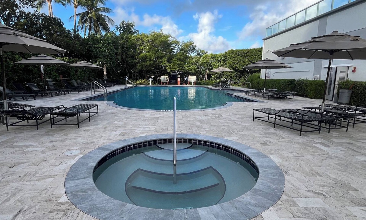 Sunny Isles Beach Condo | Golden Bay 608,