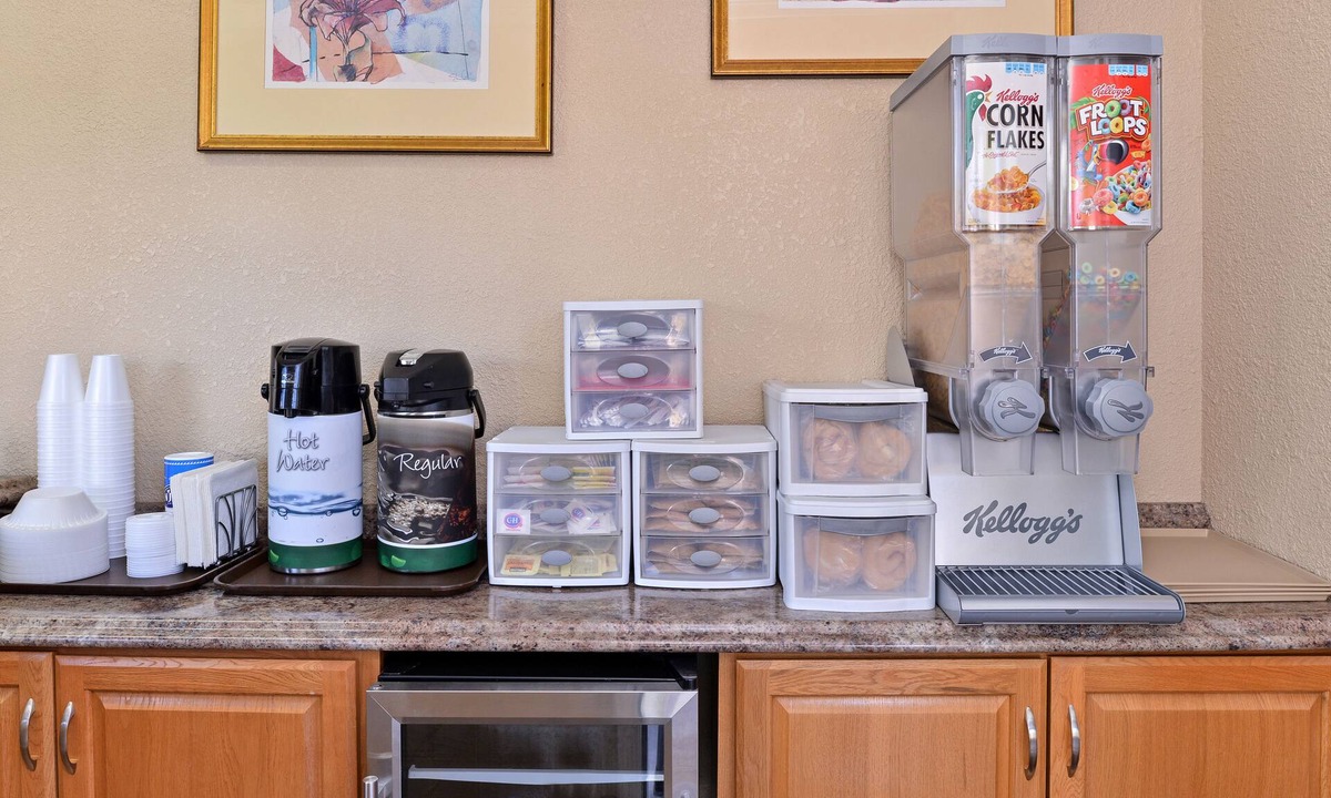Dorris Hotel | Golden Eagle Motel