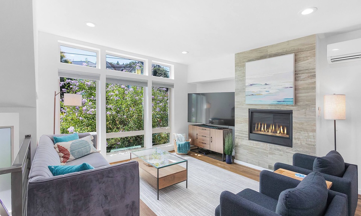 North Beach/Blue Ridge Apartment | Golden Gardens Getaway Beach Waterfront