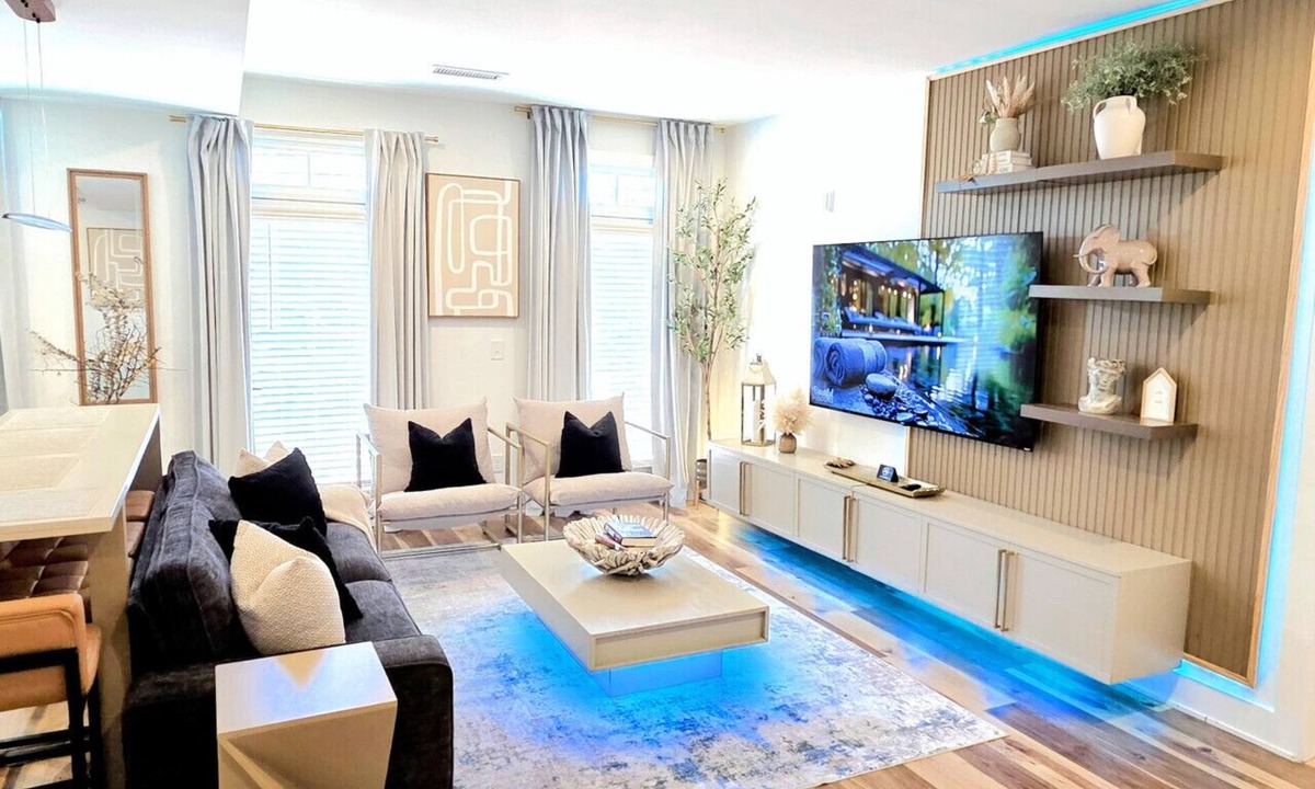 Garden Hills Apartment | Golden Glow Style | Comfort & Central | Buckhead