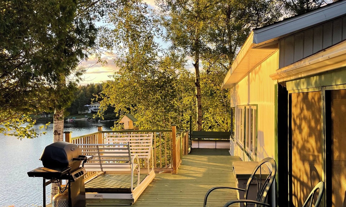 Saint Zenon Ski Chalet | Golden Hour - rustic, cozy, and peaceful cottage for nature lovers