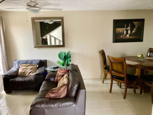 Costa de Oro House | Golden House