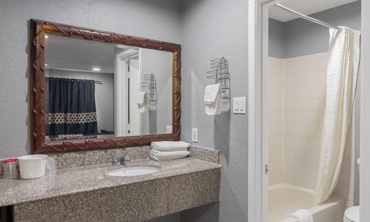 Dallas Hotel | Golden Inn Dallas by Hotel O