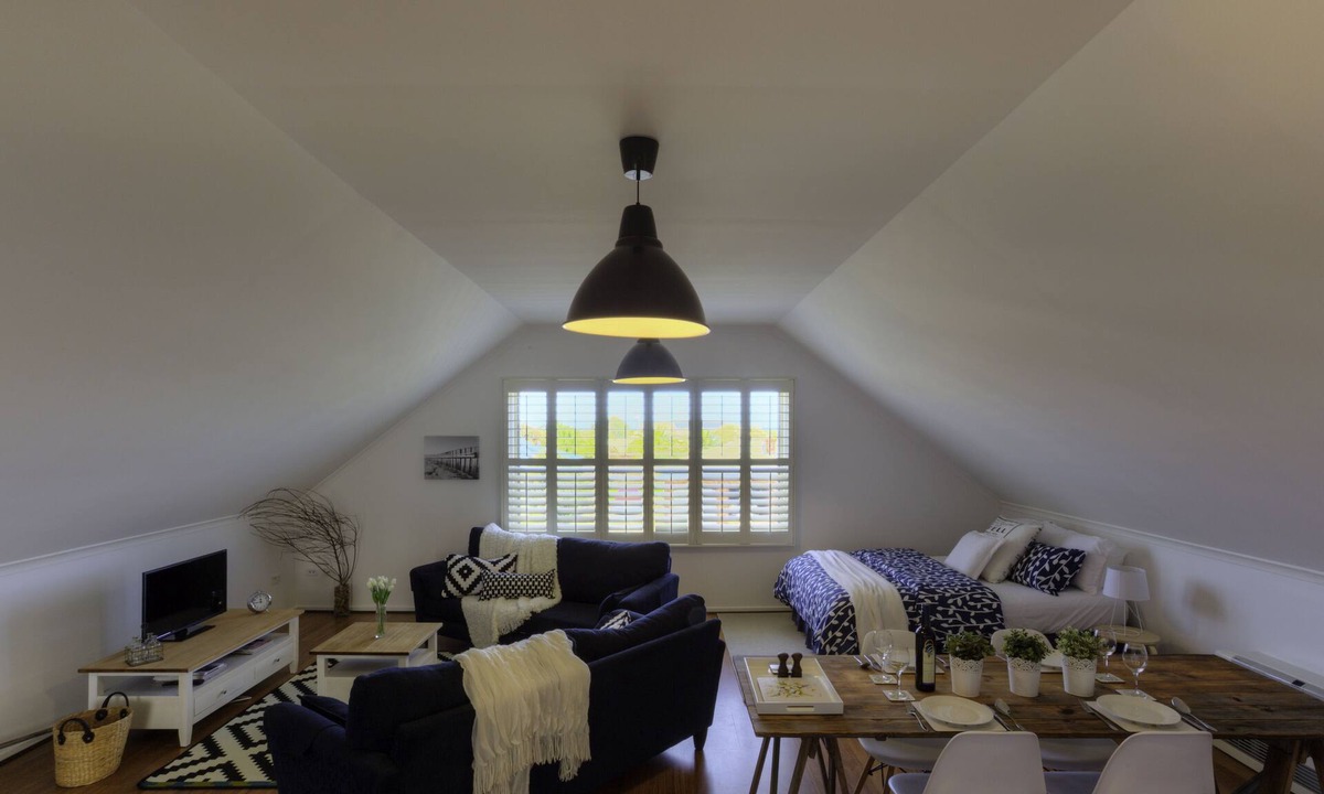 Torquay Apartment | Golden Loft Retreat Loft