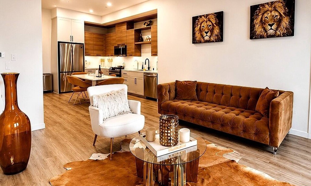 Downtown Sacramento Hotel | Golden One Downtown Penthouse Balcony Suite with Skyline View