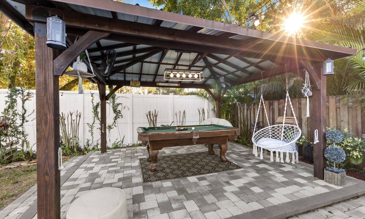 Lake Sarasota Villa | Golden Palms - Pool Billiards Firepit BBQ