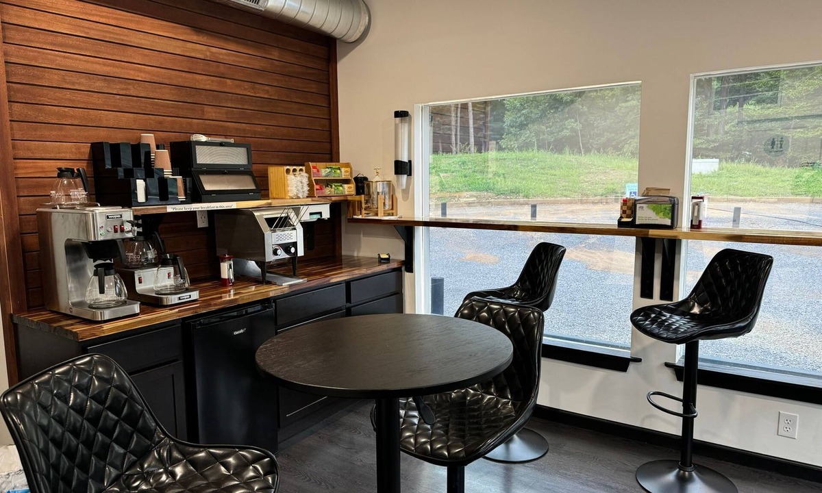 Altmar Hotel | Golden Pond Cabins