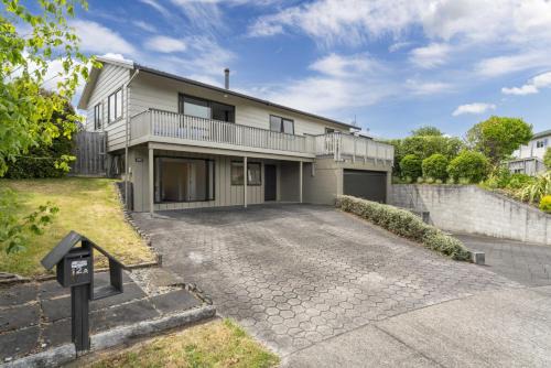 Richmond Heights House | Golden Retreat