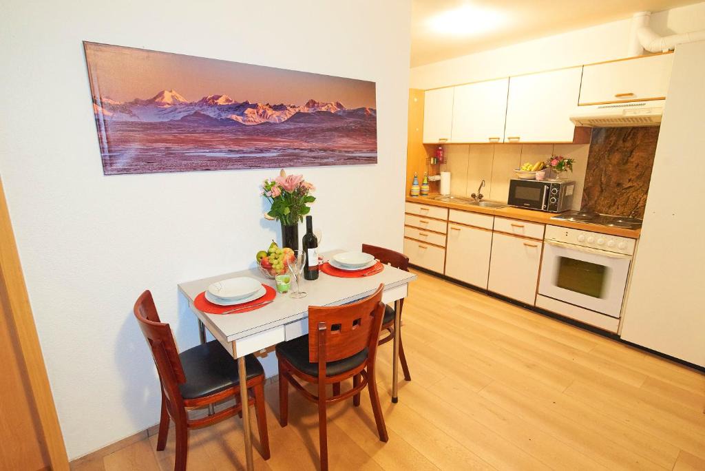 Unterseen Apartment | Golden River