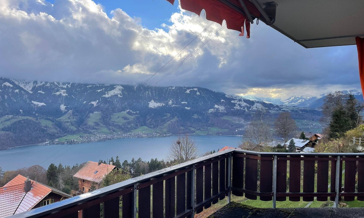 Sundlauenen Apartment | Golden view of the lake and Mountains