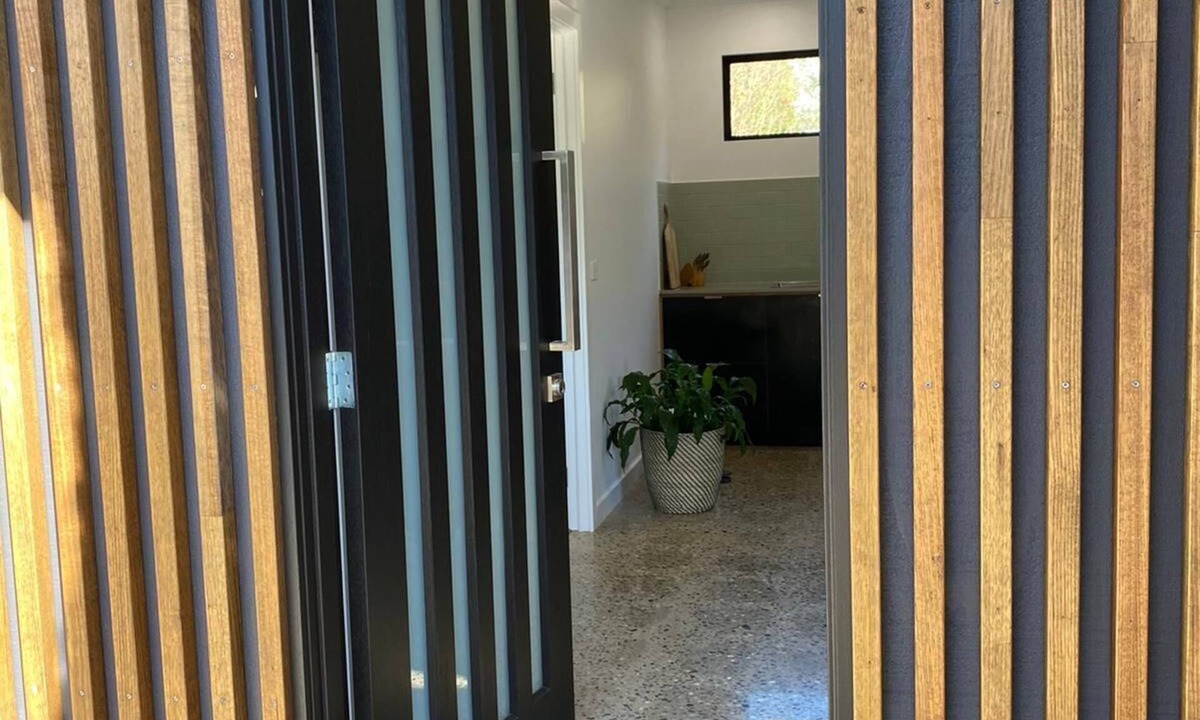 Bright Apartment | Goldfield Holiday Units