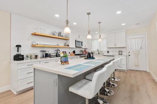Olde Carlsbad House | Golf - Beach - Legoland - Shopping - Dining