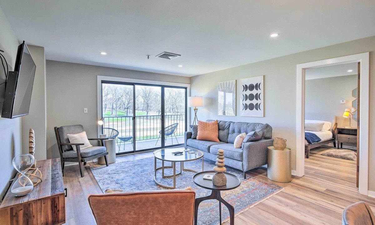 Afton Condo | Golf, Boat & More! Sleek Shangri La Condo in Afton