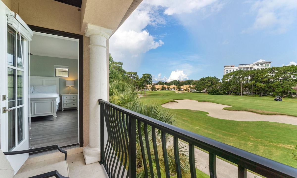 Villa Lago House | Golf Carts ~ Near Community Pool ~ Pet Friendly