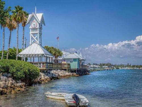 South Bradenton Apartment | Golf Coast Charmer